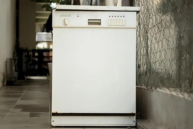 Portrait of an old dishwasher.